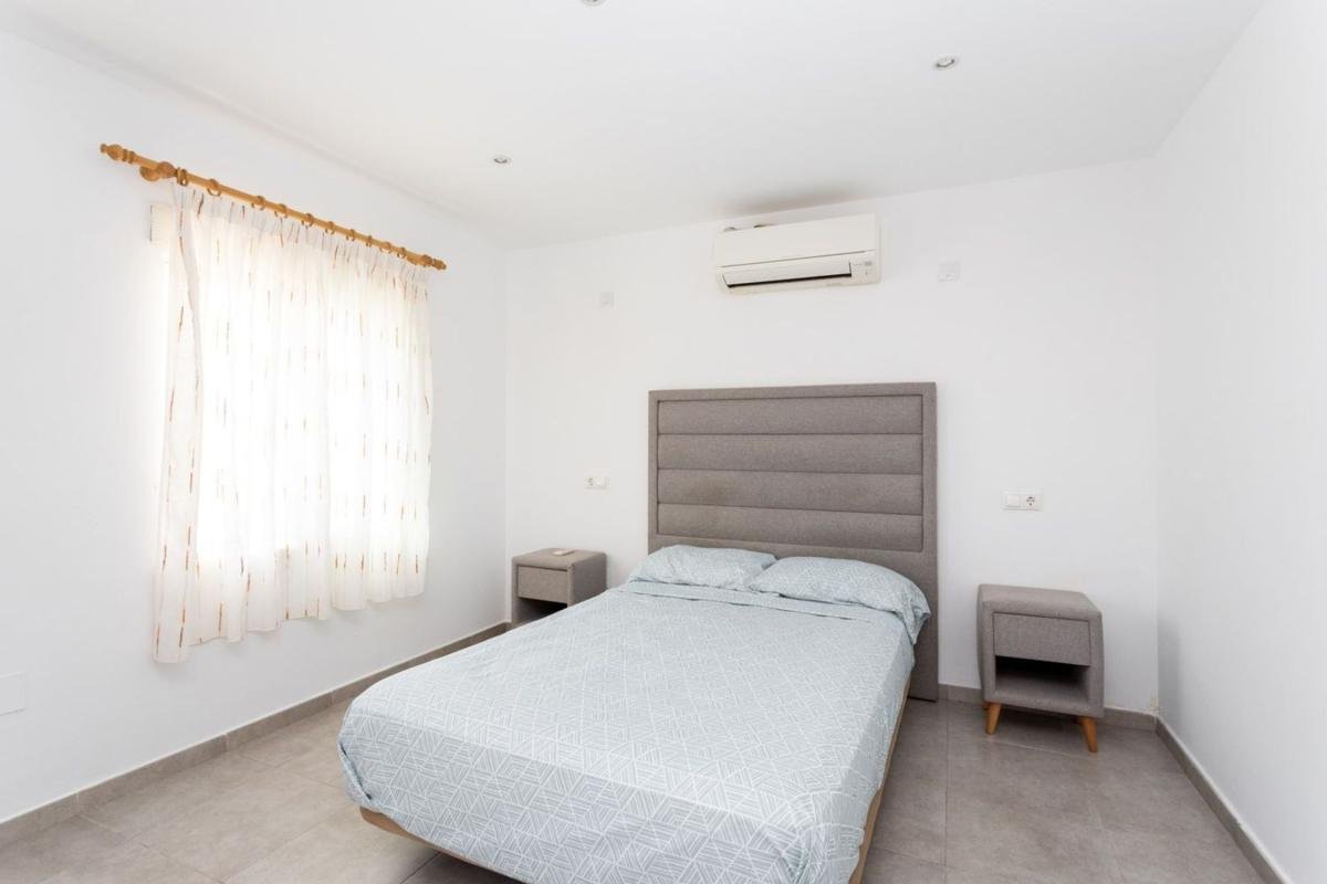 property-499473-23-medium Chalet adosado en calle Capitán Cortés