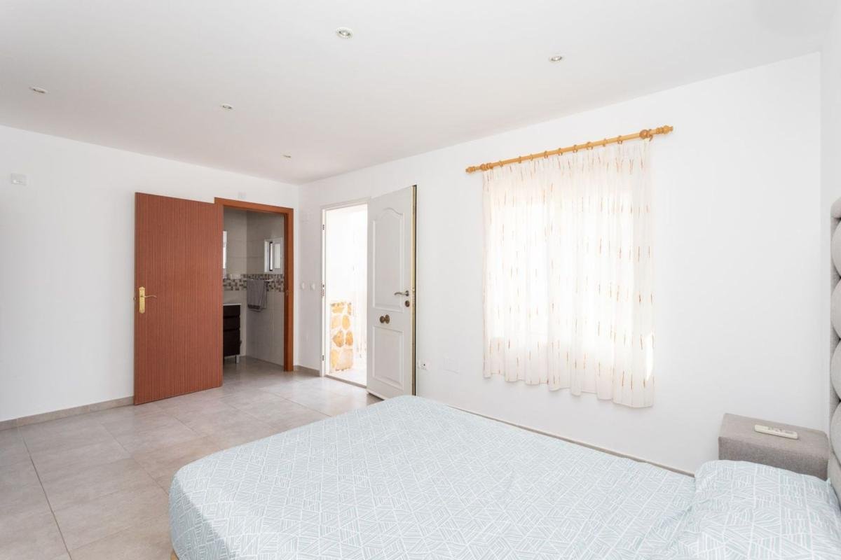 property-499473-25-medium Chalet adosado en calle Capitán Cortés