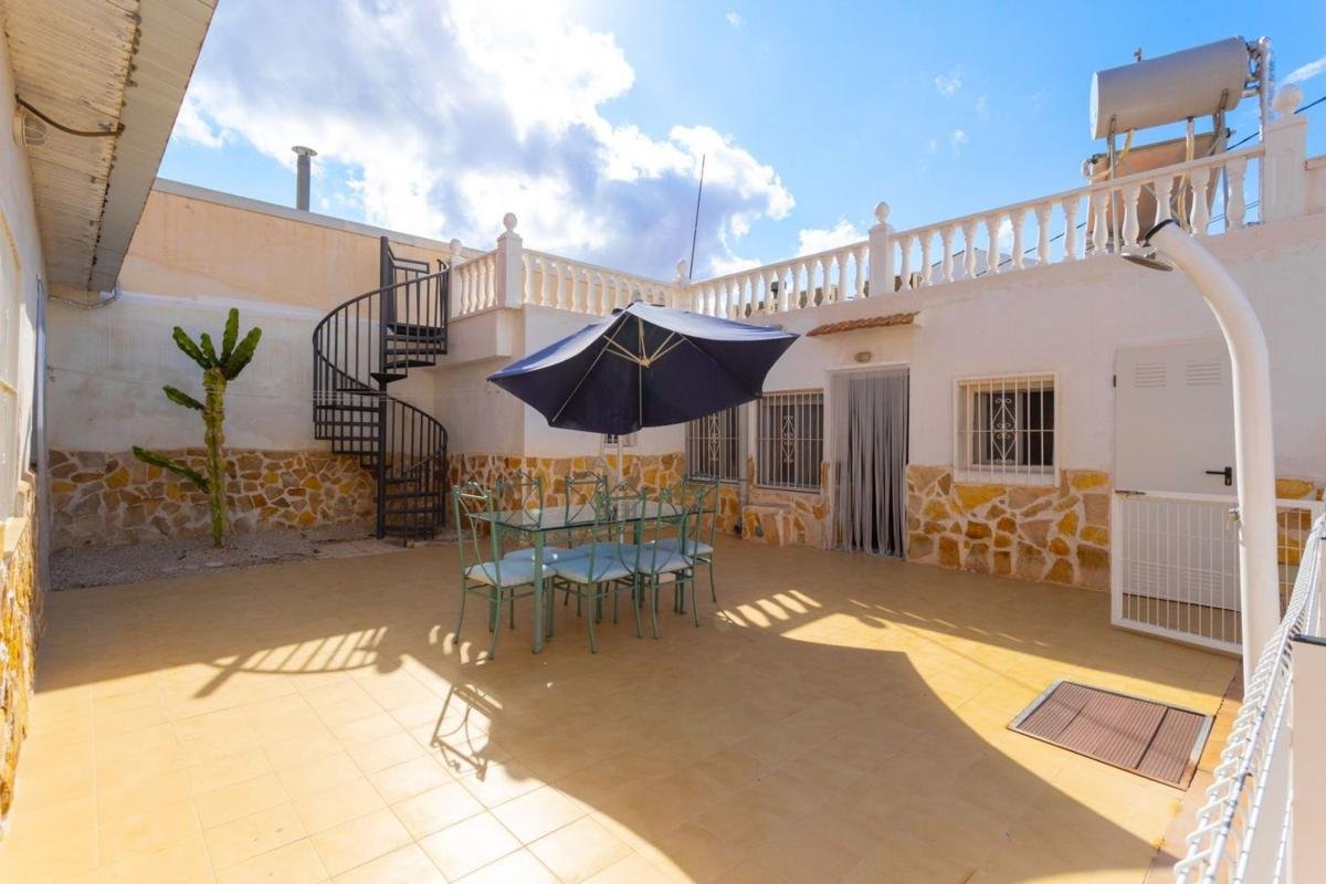 property-499473-3-medium Chalet adosado en calle Capitán Cortés