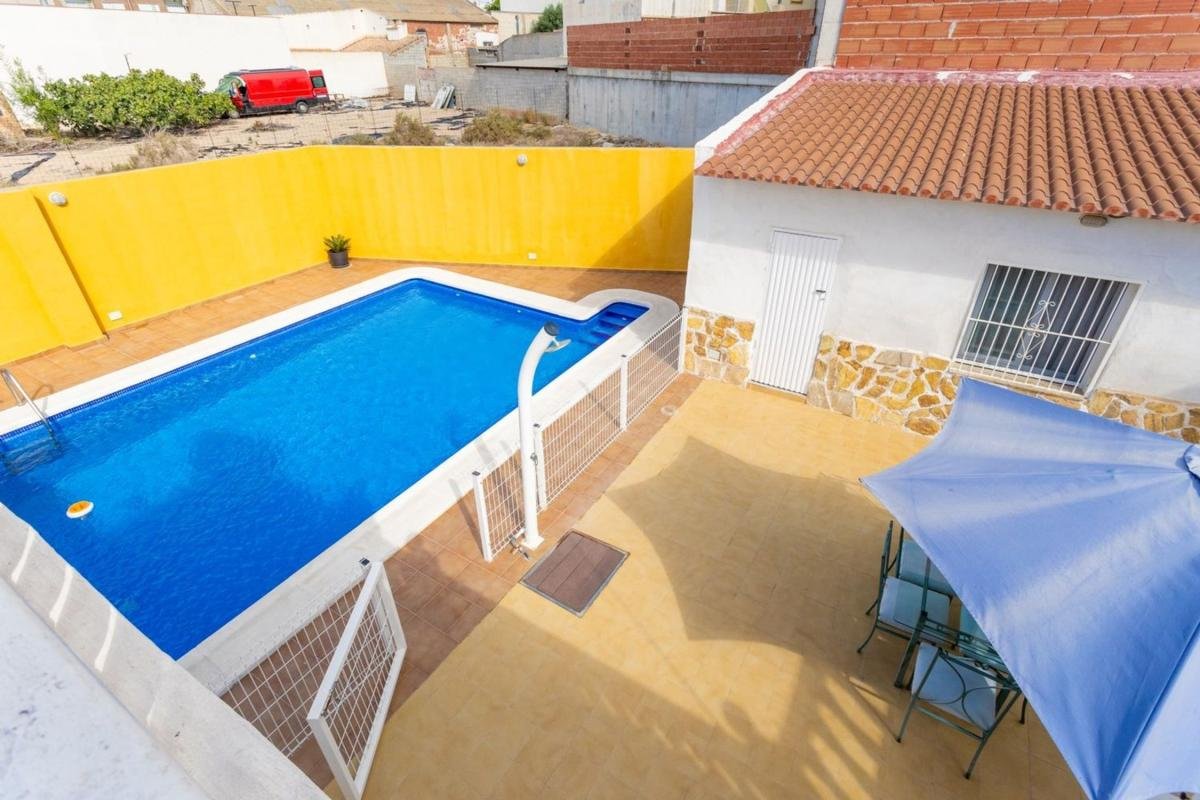 property-499473-4-medium Chalet adosado en calle Capitán Cortés