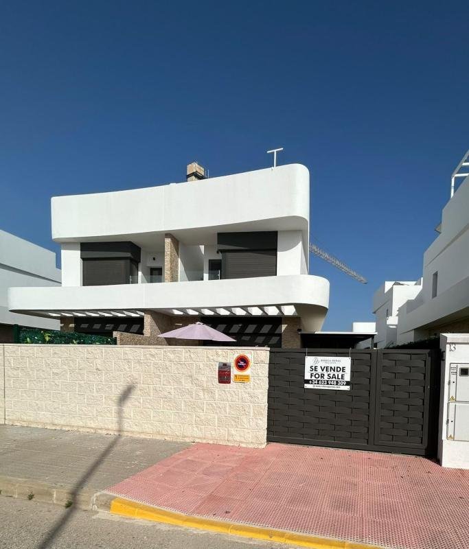 Chalet adosado en Calle Amapola, Los Montesinos