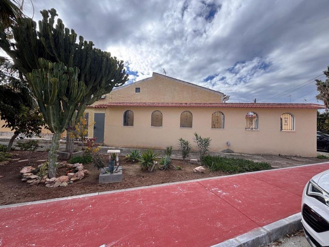 Casa o chalet en Calle Luis Miguel González Domiguin, La Siesta – El Salado – Torreta, Torrevieja