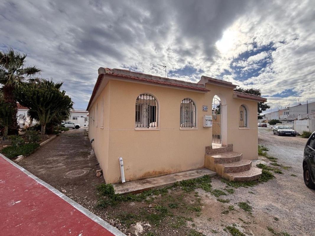 Casa o chalet en Calle Luis Miguel González Domiguin, La Siesta – El Salado – Torreta, Torrevieja