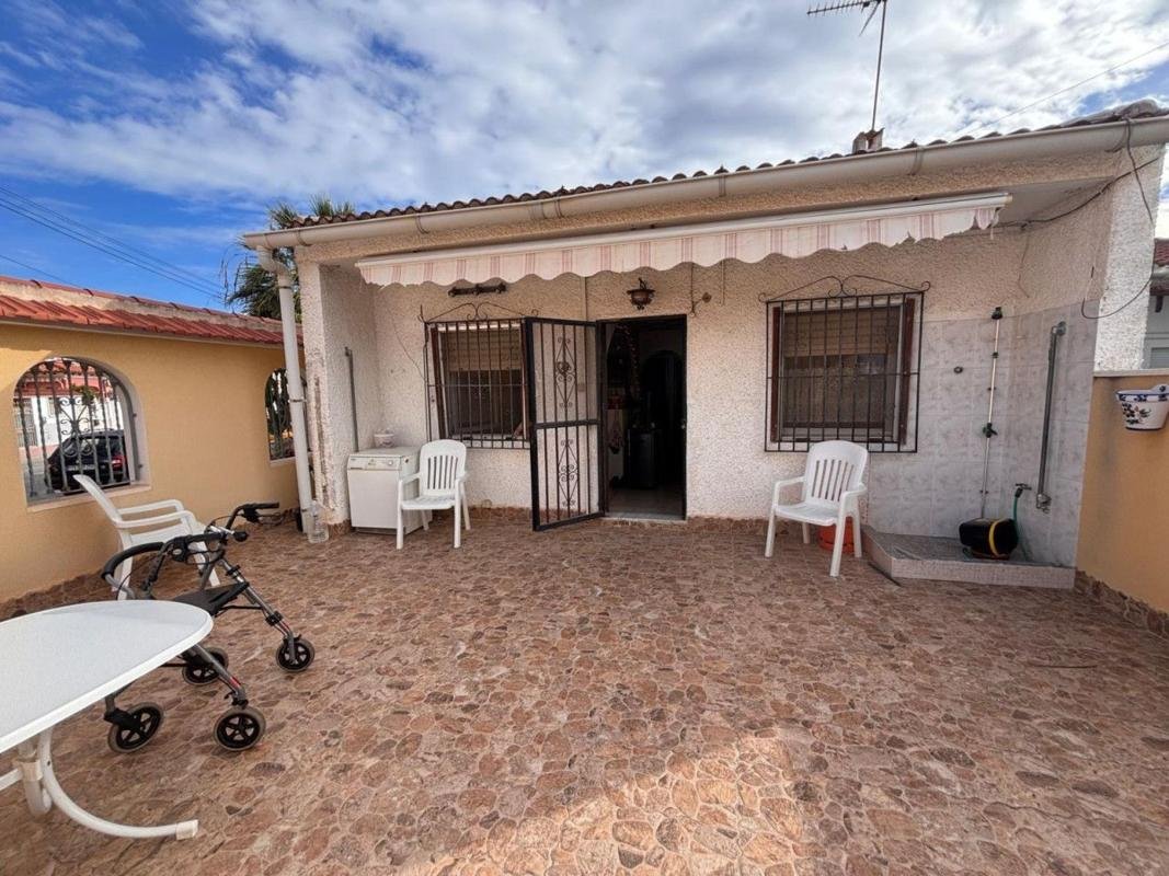 Casa o chalet en Calle Luis Miguel González Domiguin, La Siesta – El Salado – Torreta, Torrevieja