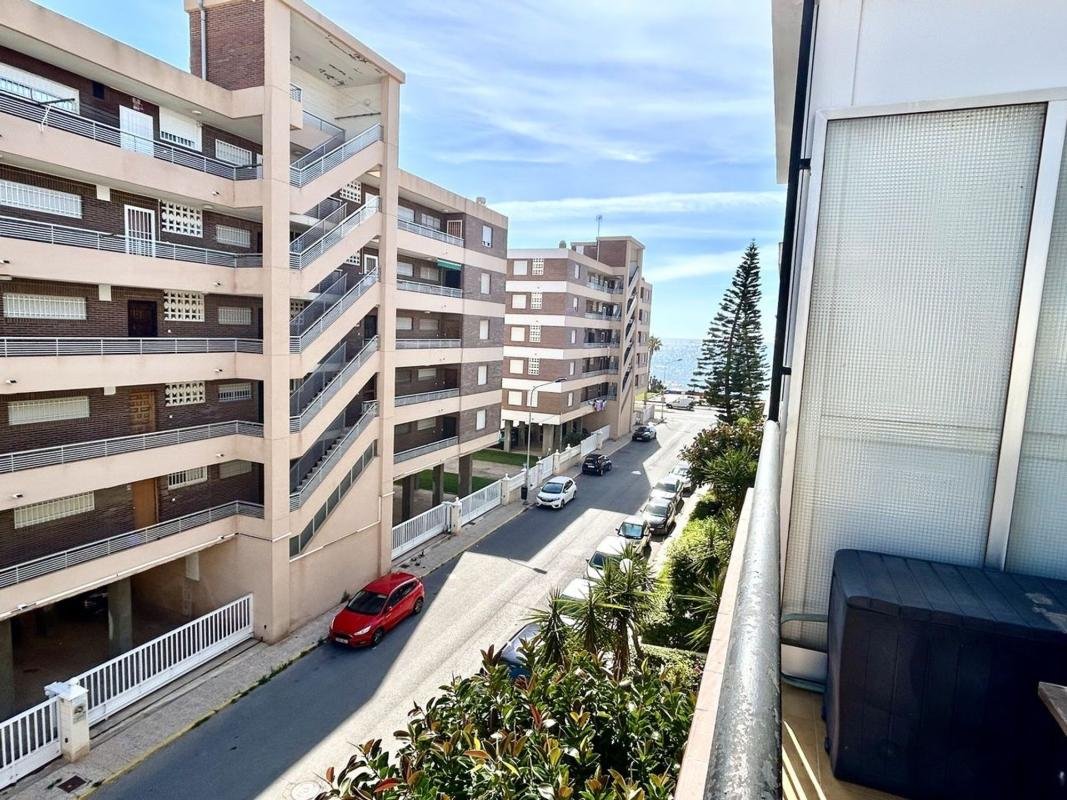 property-522878-1-medium Piso en Calle Magallanes, La Veleta, Torrevieja
