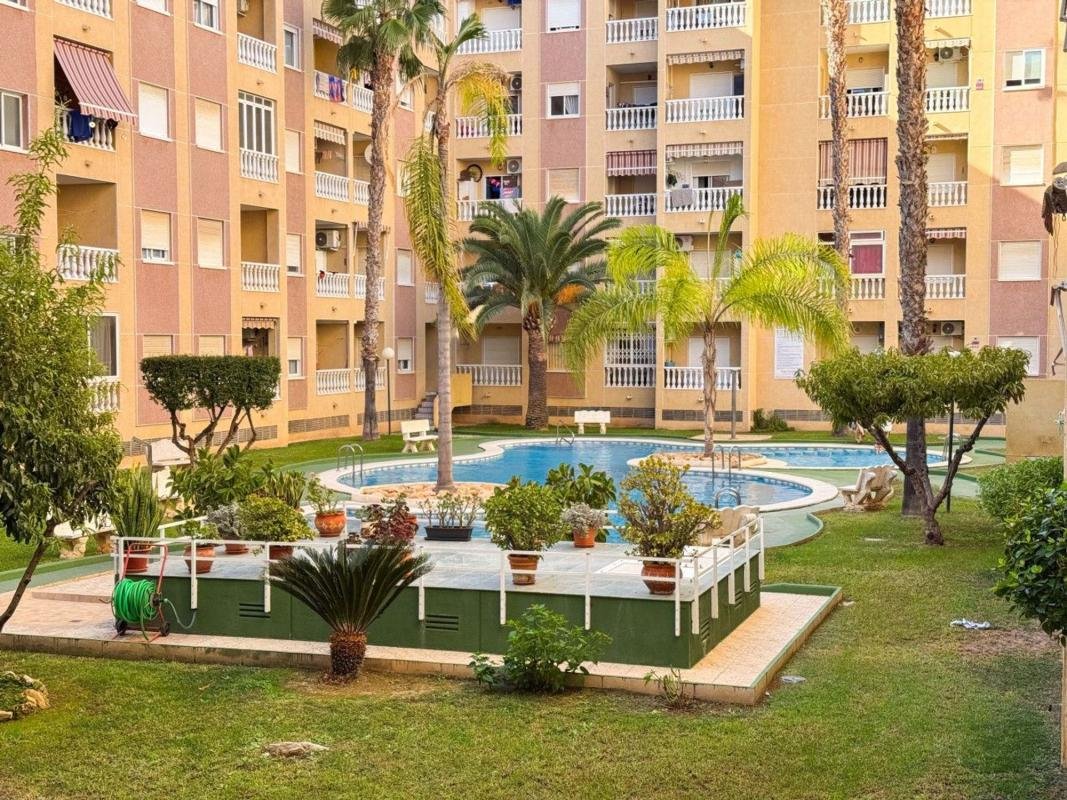 property-523806-1-medium Piso en Calle del Huerto, Parque de las Naciones, Torrevieja