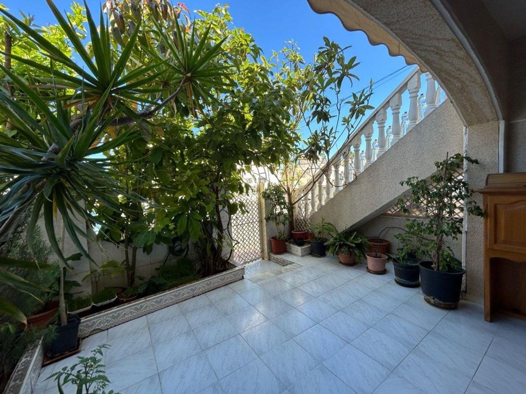 Chalet adosado en Calle París, Aguas Nuevas, Torrevieja