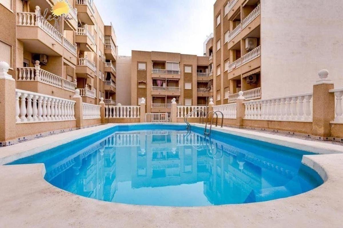 Piso en Calle Caballero de Rodas, Las Piscinas Naturales, Torrevieja