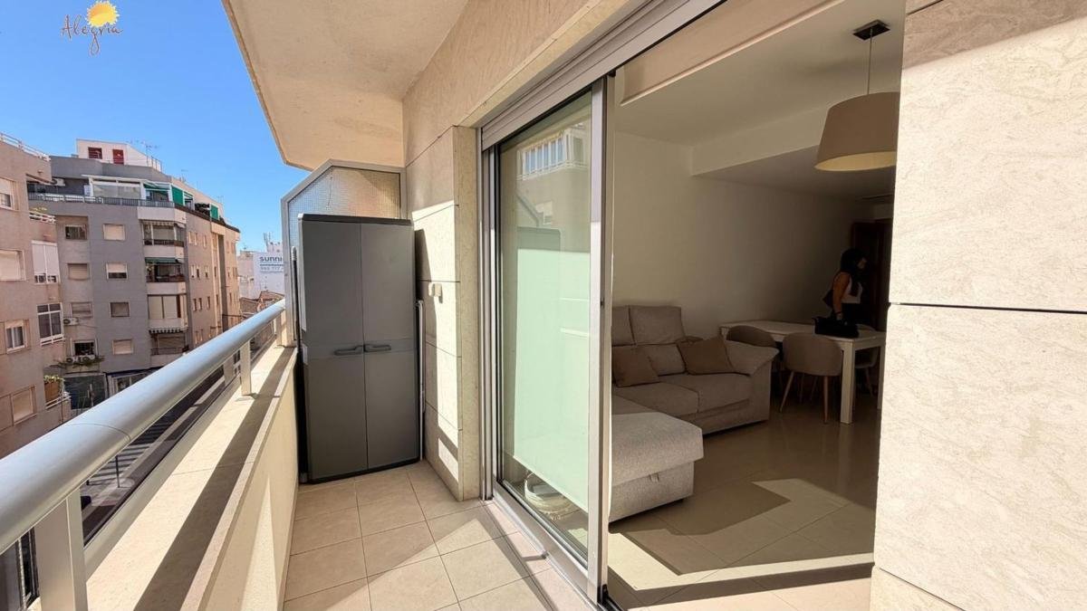 property-524672-1-medium Piso en Calle San Policarpo, Parque de las Naciones, Torrevieja