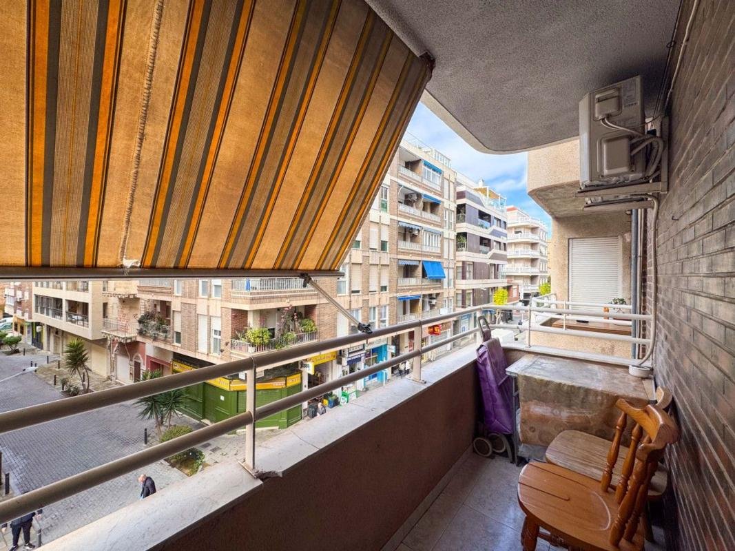 property-524732-2-medium Piso en Calle de Orihuela, Centro – Muelle Pesquero, Torrevieja