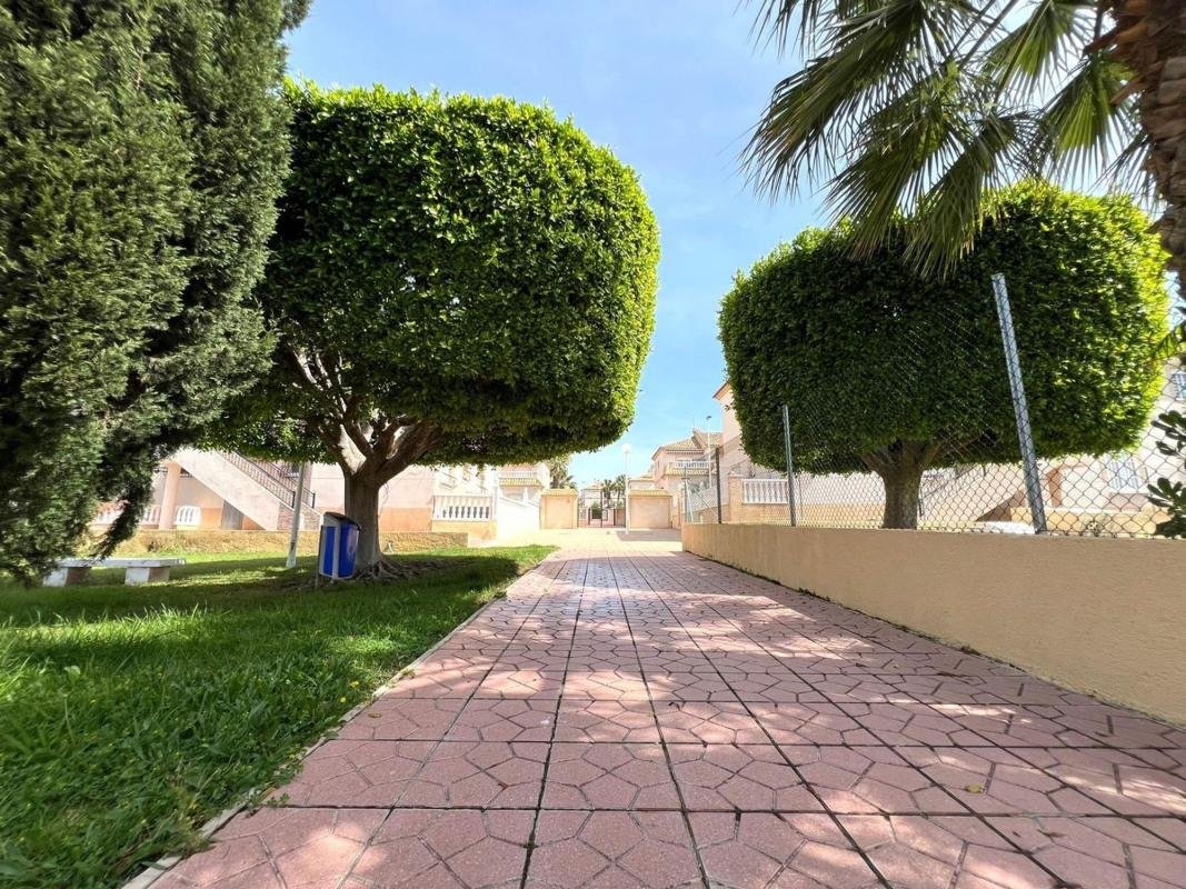 Chalet adosado en Avenida de la Mancha, Aguas Nuevas, Torrevieja