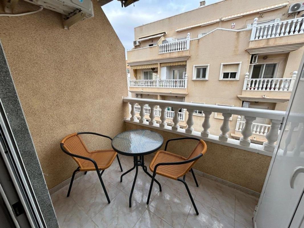 Piso en Calle Vicente Blasco Ibáñez, Las Piscinas Naturales, Torrevieja