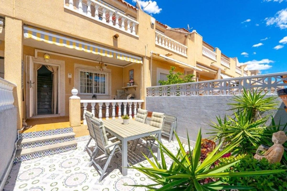 Chalet adosado en Calle Maese Pedro, 33, Aguas Nuevas, Torrevieja