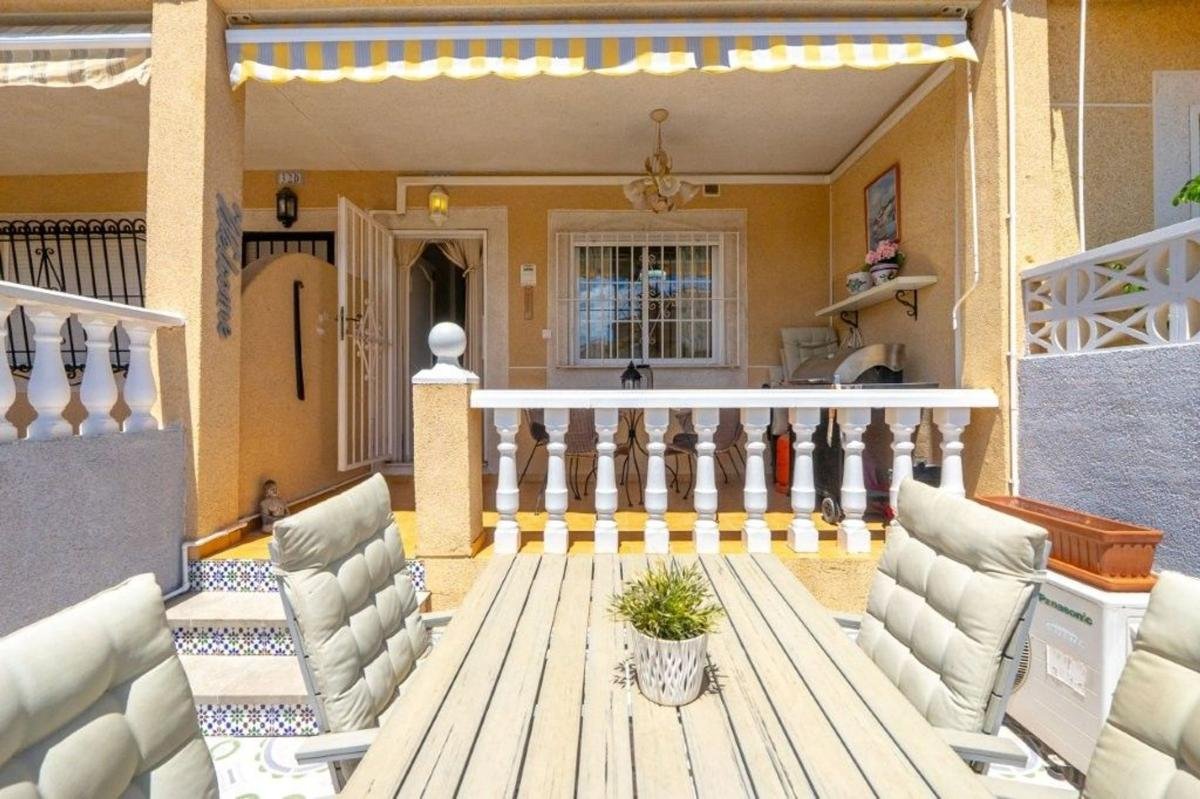 Chalet adosado en Calle Maese Pedro, 33, Aguas Nuevas, Torrevieja