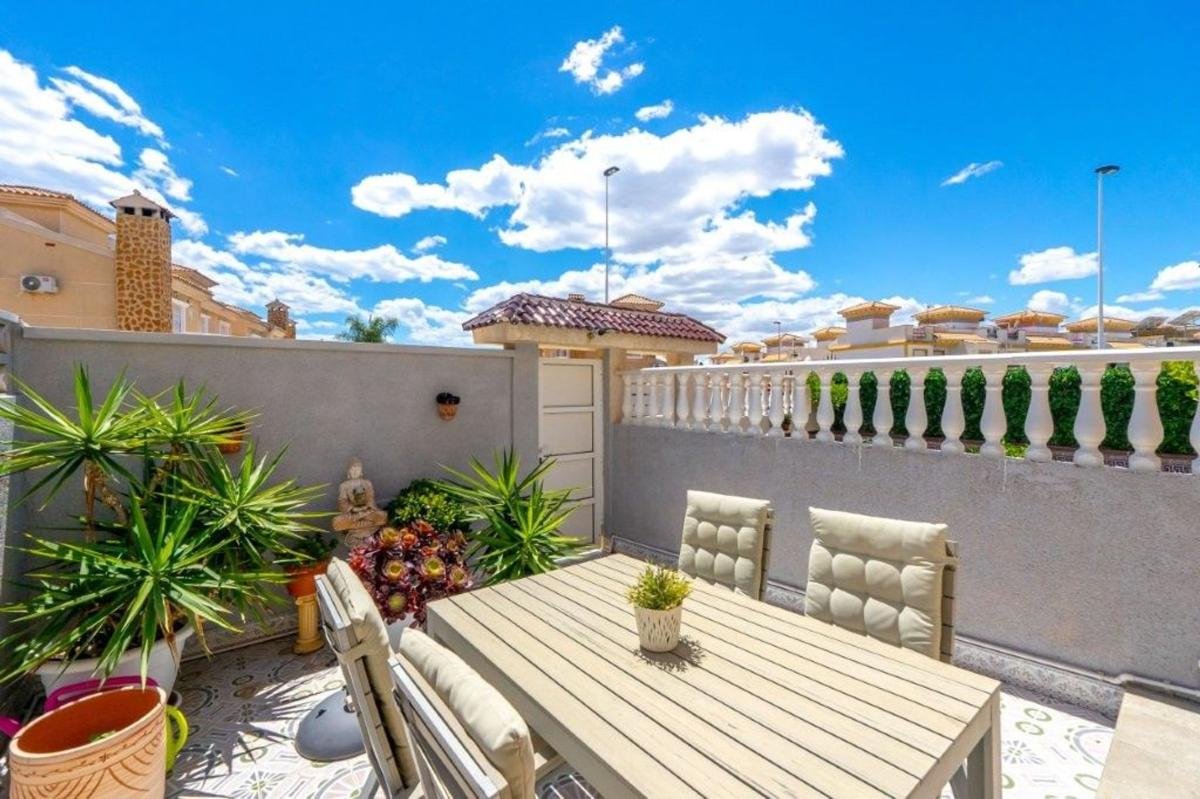 Chalet adosado en Calle Maese Pedro, 33, Aguas Nuevas, Torrevieja
