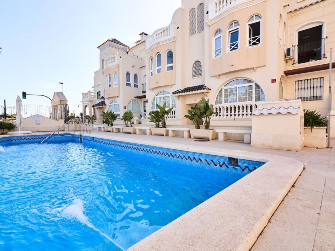 property-525893-3-medium Piso en Calle Poeta Rabindranath Tagore, Zona los Frutales, Torrevieja