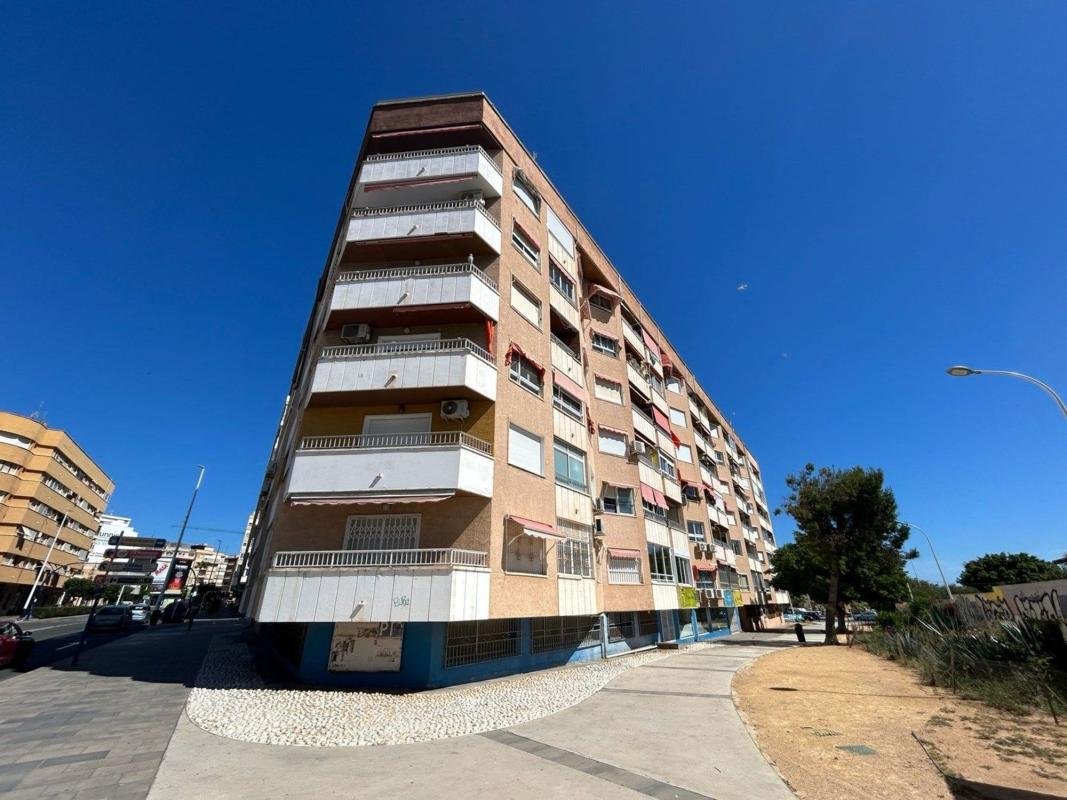 property-526215-1-medium Piso en Avenida Doctor Gregorio Marañón, Puerto Deportivo, Torrevieja