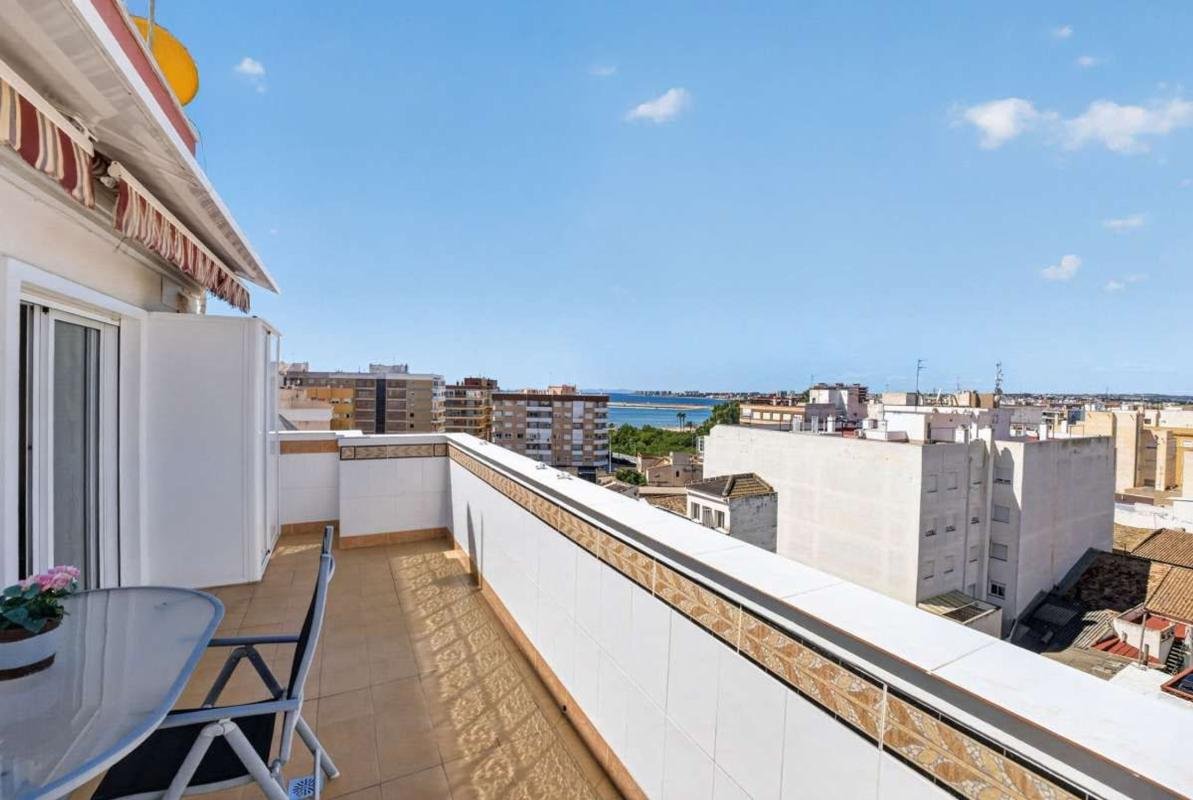 property-526360-1-medium Ático en Calle Campoamor, Puerto Deportivo, Torrevieja