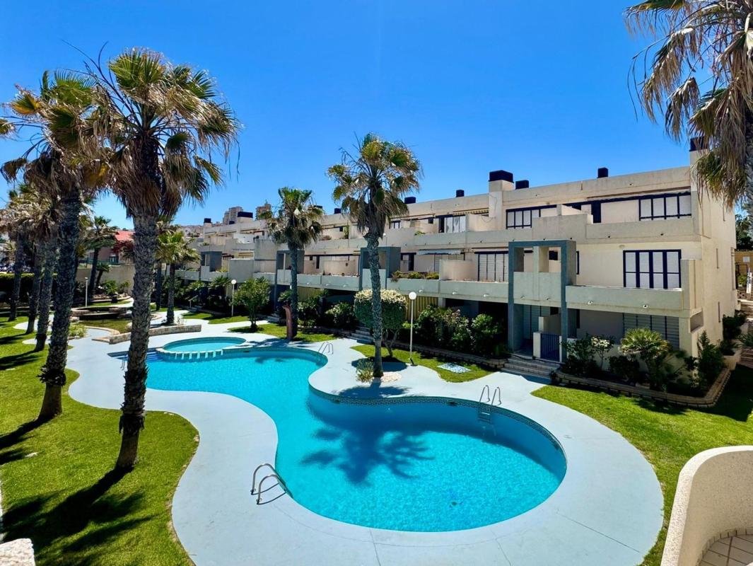 property-526891-1-medium Piso en Avenida Españoles, Los Europeos, Torrevieja