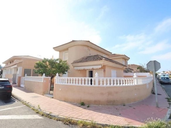 Casa o chalet independiente en Avenida Espuña, Los Balcones – Los Altos del Edén, Torrevieja