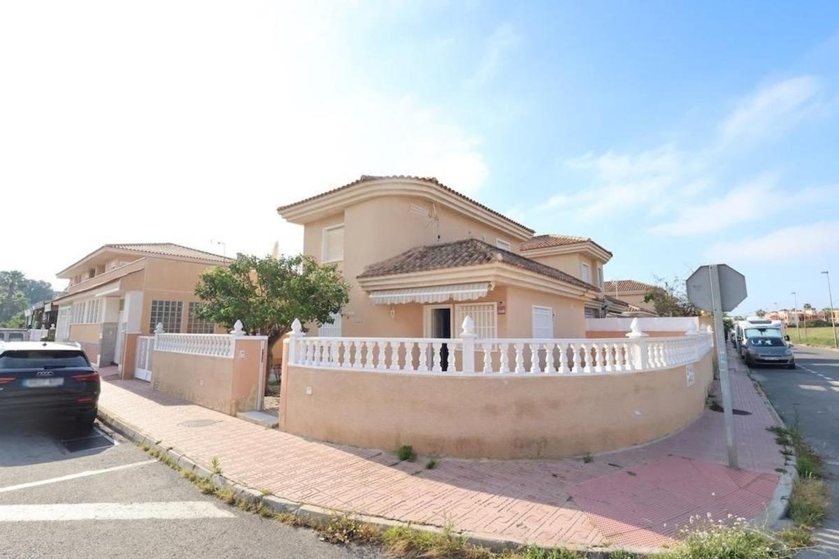 Casa o chalet independiente en Avenida Espuña, Los Balcones – Los Altos del Edén, Torrevieja