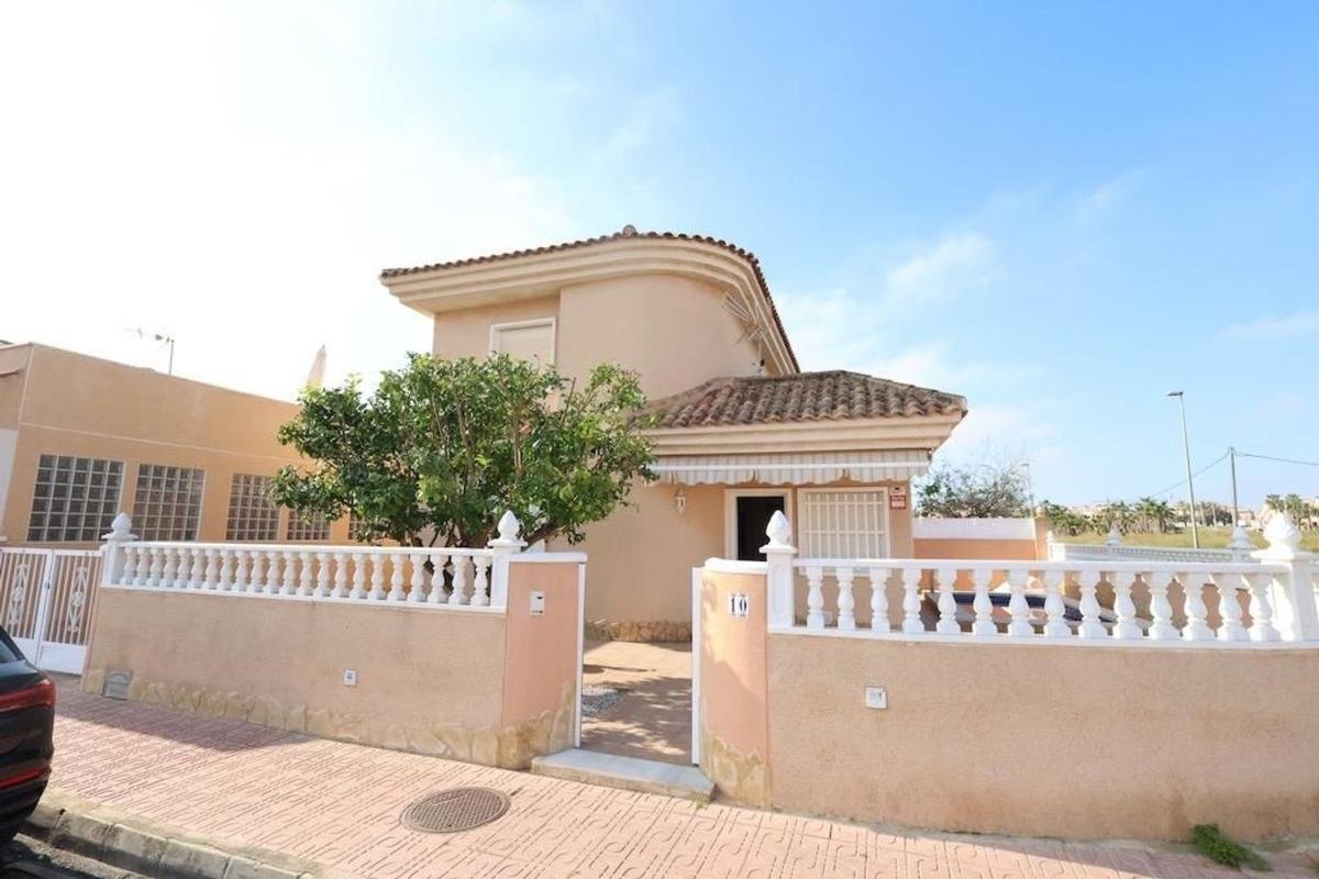 Casa o chalet independiente en Avenida Espuña, Los Balcones – Los Altos del Edén, Torrevieja