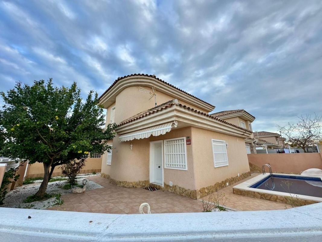 property-527021-3-medium Chalet adosado en Urbanización las Barcas, 10, Los Balcones – Los Altos del Edén, Torrevieja