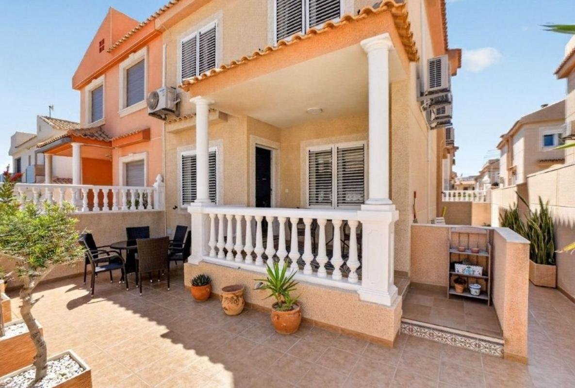 property-530404-2-medium Chalet pareado en Paseo Navarra, 2, Miramar – Torre del Moro, Torrevieja