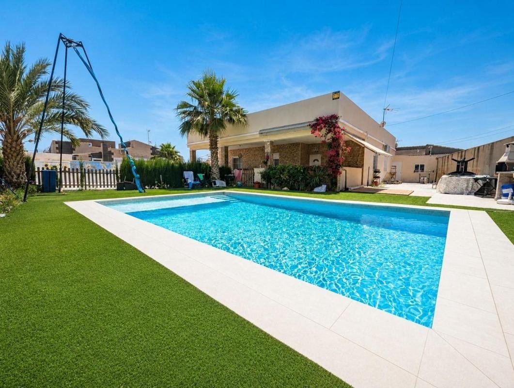 property-532339-1-medium Casa o chalet independiente en Avenida García Lorca, 27, La Siesta – El Salado – Torreta, Torrevieja