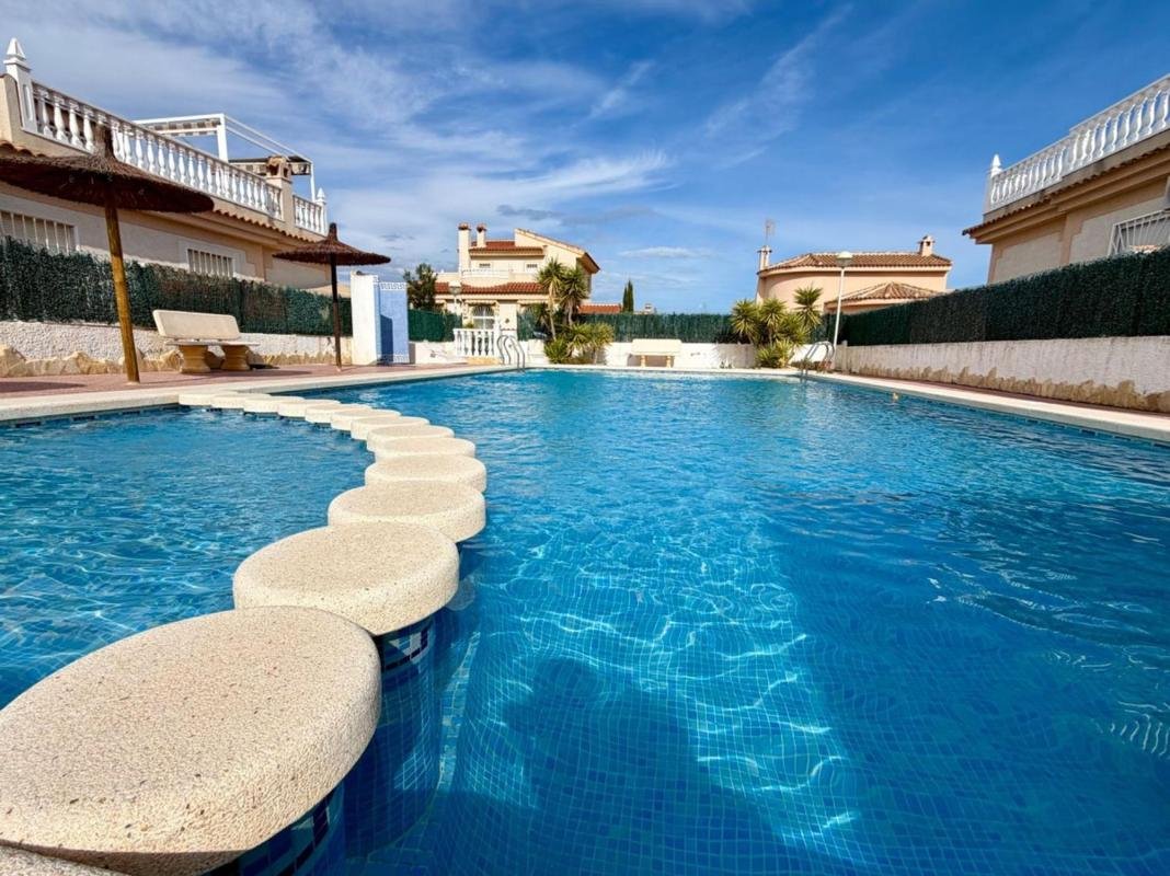 Chalet pareado en Calle Rubi, Benimar, Rojales