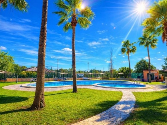 Piso en Calle Lagunas de Ruidera, Zona Lago – Los Almendros, Orihuela