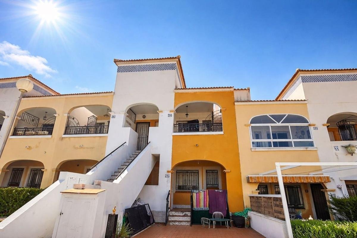 property-534349-2-medium Piso en Calle Lagunas de Ruidera, Zona Lago – Los Almendros, Orihuela