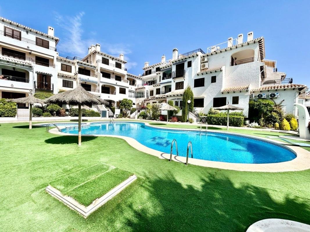 Piso en Calle el Poniente, Cabo Roig, Orihuela