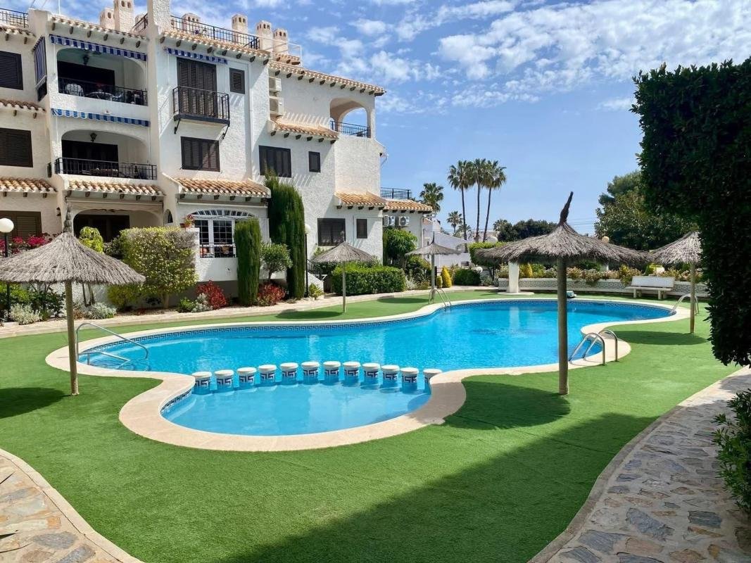 property-534825-1-medium Piso en Cabo Roig, Orihuela