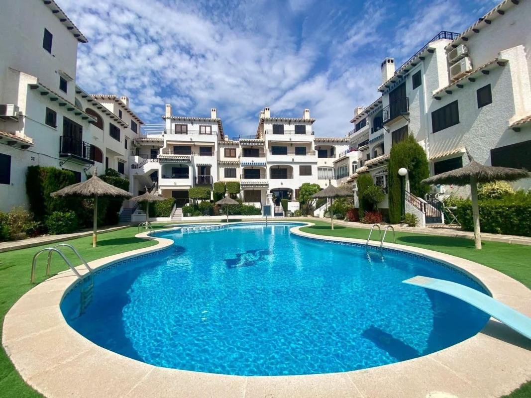 property-534825-2-medium Piso en Cabo Roig, Orihuela