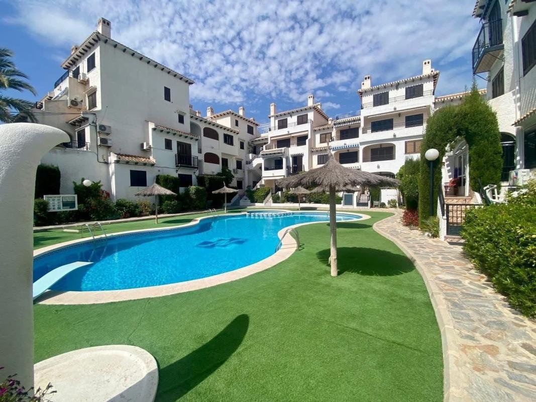 property-534825-3-medium Piso en Cabo Roig, Orihuela