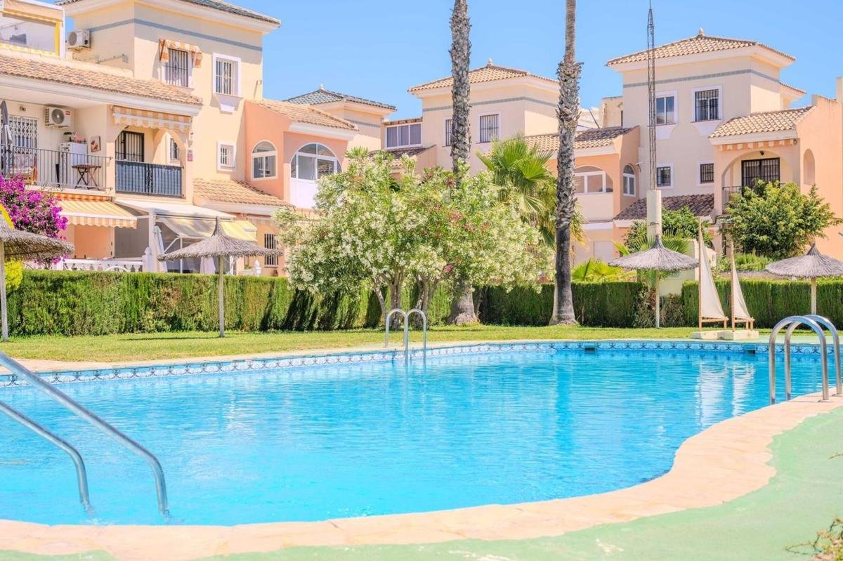 property-541550-1-medium Chalet adosado en Urbanizacion Horizonte Cl 3, Horizonte – La Campana, Orihuela