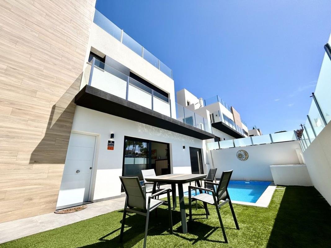 property-550038-1-medium Casa o chalet independiente en Calle Picos de Europa, Las Filipinas, Orihuela