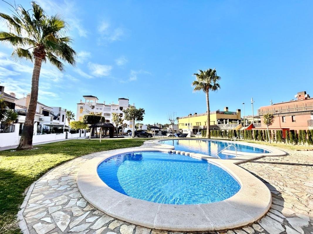 Piso en Calle Bósforo, Villamartín, Orihuela