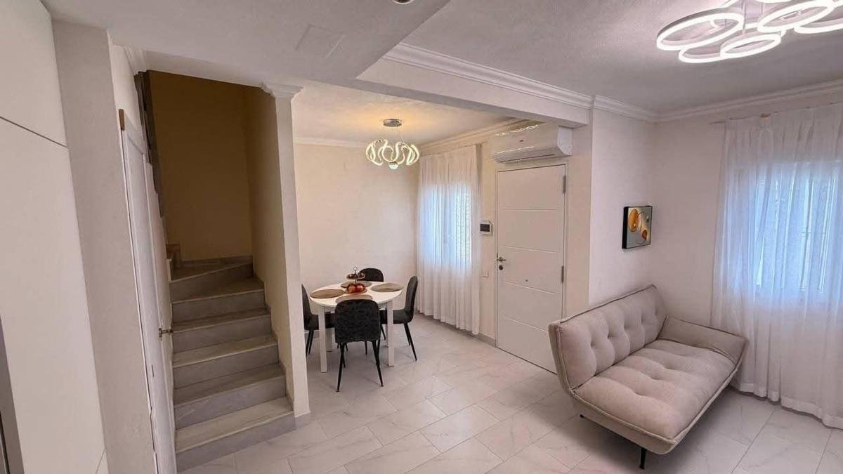 Chalet adosado en Calle Luxemburgo, Nueva Torrevieja, Torrevieja