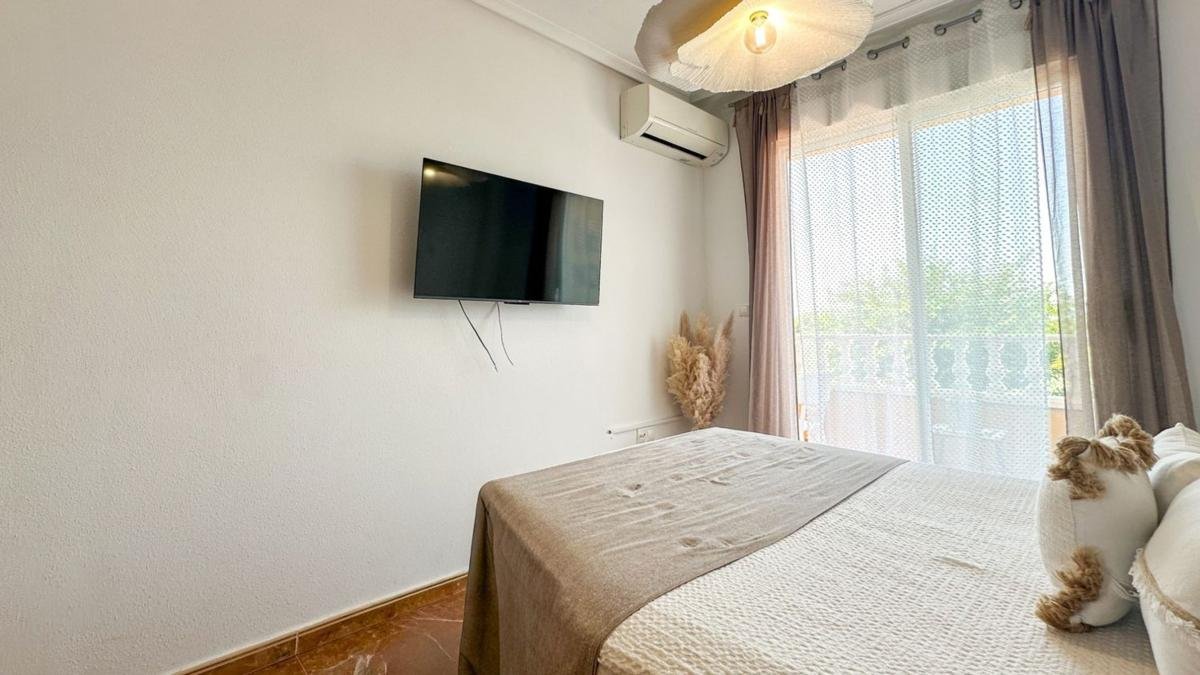 property-556744-17-medium Piso en Puerto Deportivo, Guardamar del Segura