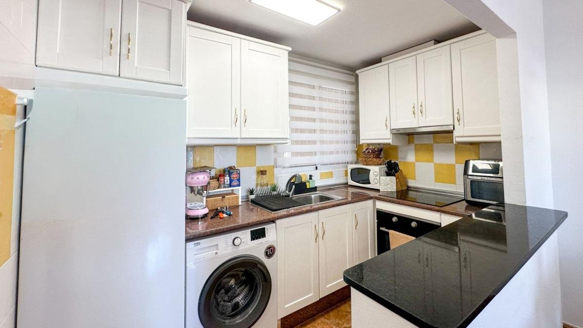 property-556744-5-medium Piso en Puerto Deportivo, Guardamar del Segura