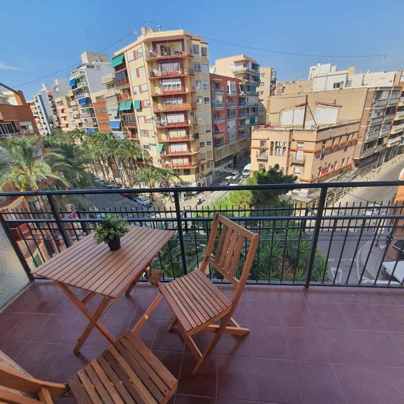 property-557228-1-medium Piso en Plaza General Mancha, 6, Ensanche-Diputación, Alicante / Alacant