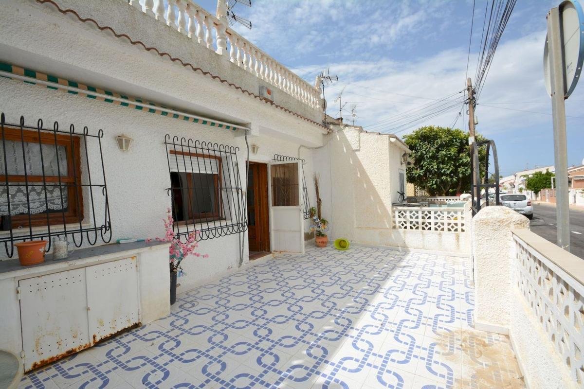 property-558783-1-medium Chalet adosado en Pelicano El-el Limonar, La Siesta – El Salado – Torreta, Torrevieja