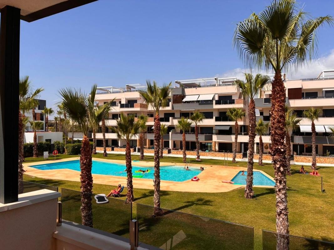 Piso en Calle Lagos de Covadonga, 6, Zona Lago – Los Almendros, Orihuela