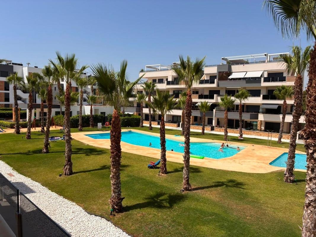 Piso en Calle Lagos de Covadonga, 6, Zona Lago – Los Almendros, Orihuela