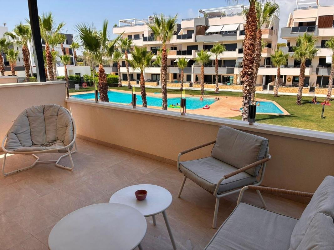 Piso en Calle Lagos de Covadonga, 6, Zona Lago – Los Almendros, Orihuela