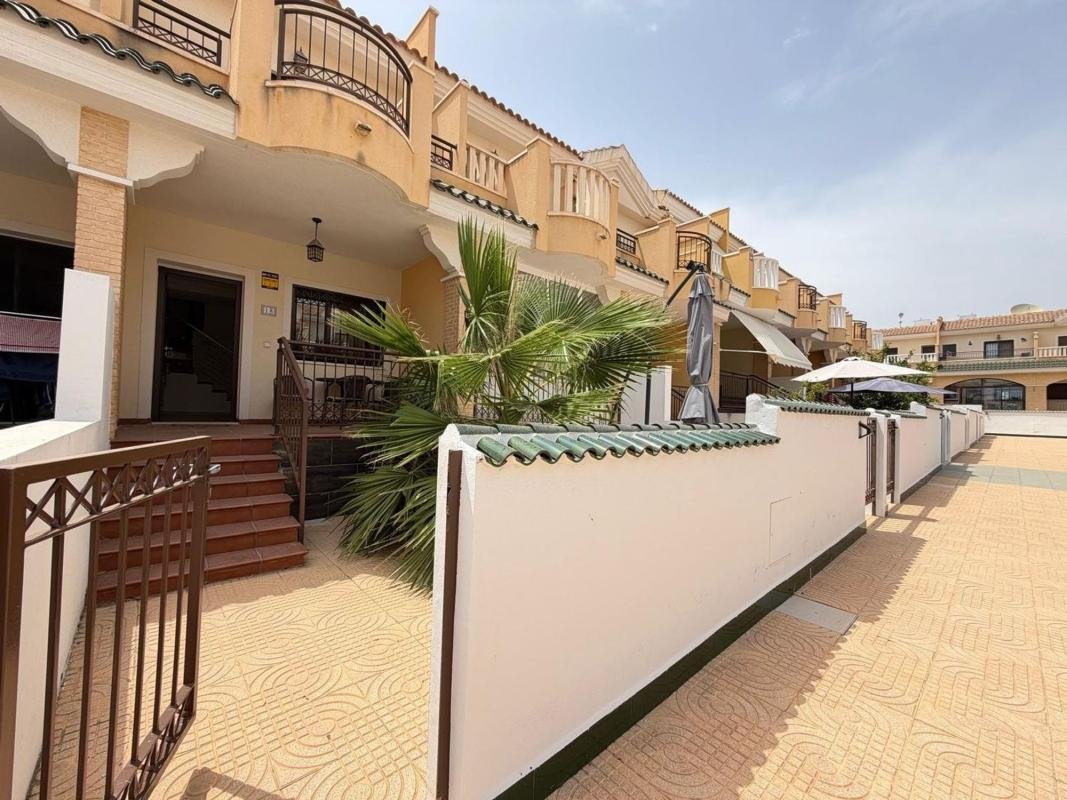 Chalet adosado en Avenida de Gijón, Lo Marabú, Rojales