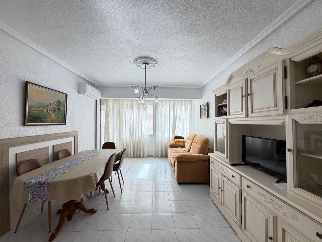 property-566607-1-medium Piso en Calle Moriones, Antonio Machado, Torrevieja
