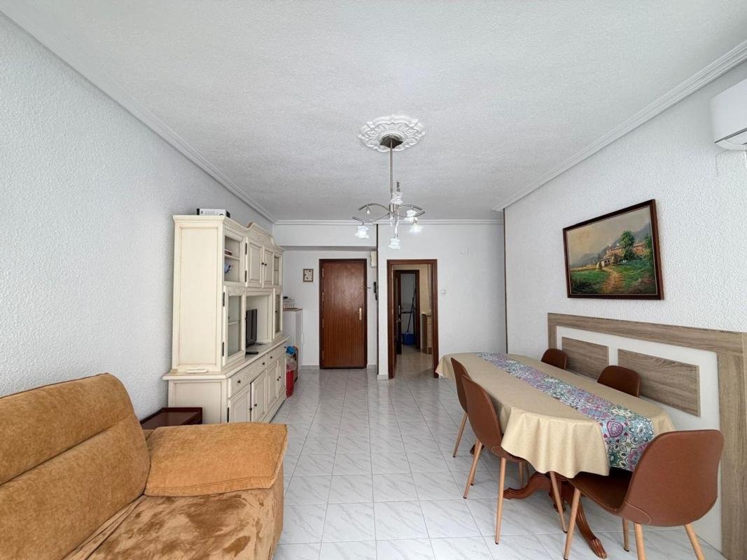 property-566607-3-medium Piso en Calle Moriones, Antonio Machado, Torrevieja